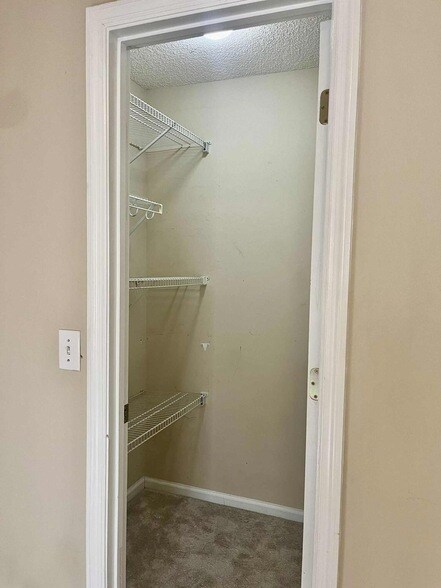 Building Photo - 524 Beverly Dr