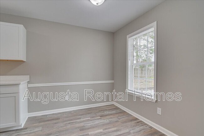 Building Photo - 170 Conifer Dr