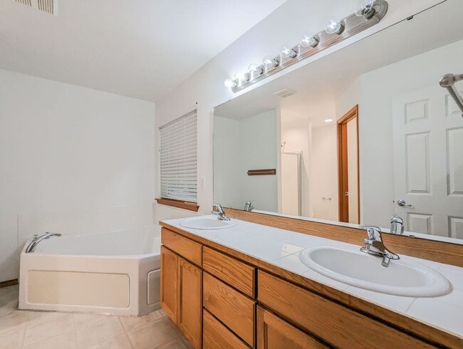 Building Photo - **Move-in Special!!!** Spacious 4 bd, 2.5 ba with 2 car garage and fenced yard!