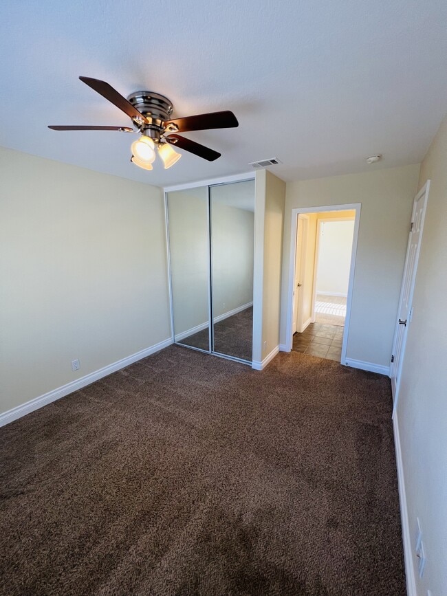 Building Photo - 25183 Parkcrest Dr