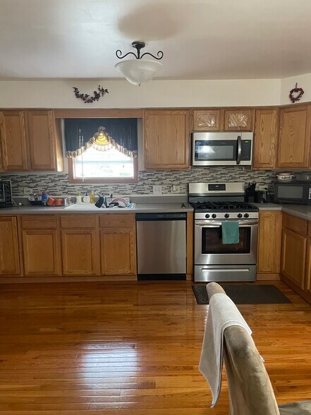 Building Photo - 301 Inner Circle Dr
