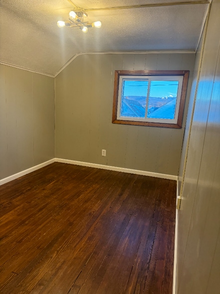 Building Photo - 21 S Loveland Ave