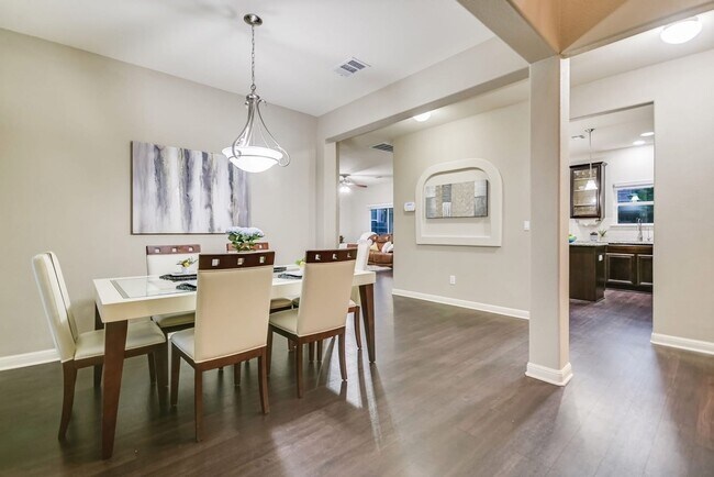 Building Photo - 4 Bed / 3 Bath in Forest Creek ~2,600 sq ft | Round Rock, TX