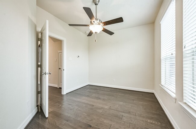 Building Photo - 1504 Peyton Oaks Pl