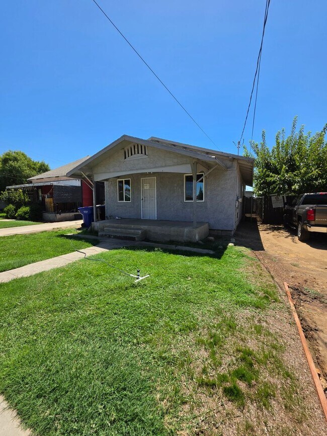 Building Photo - 3 Bedroom 1 Bath Home