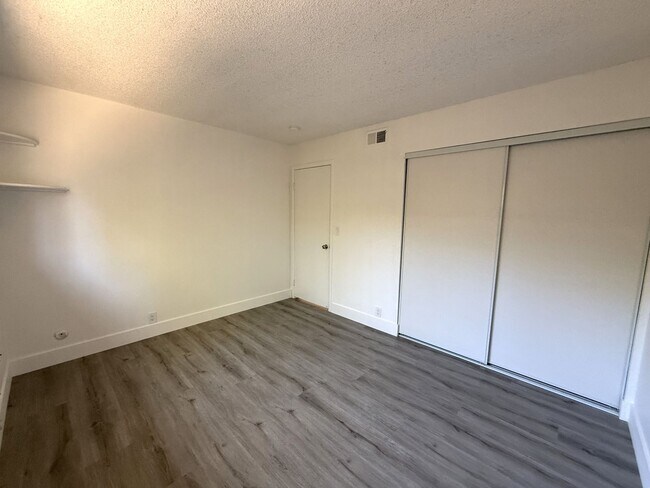Building Photo - 2bd/2ba Rancho Cordova Updated Duplex With 1 Car Garage!