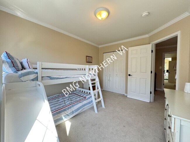 Building Photo - 5654 Governors Pond Cir