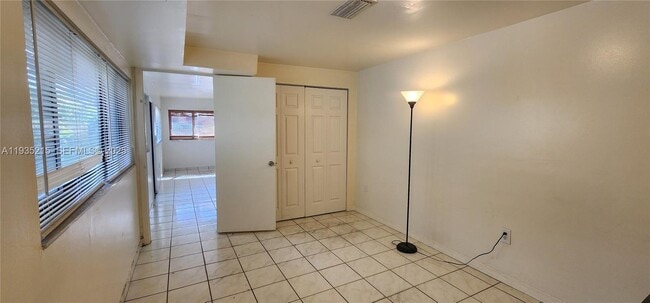 Building Photo - 6455 SW 33rd St