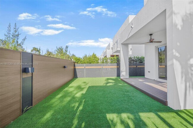 Building Photo - 10373 NW 68th Terrace