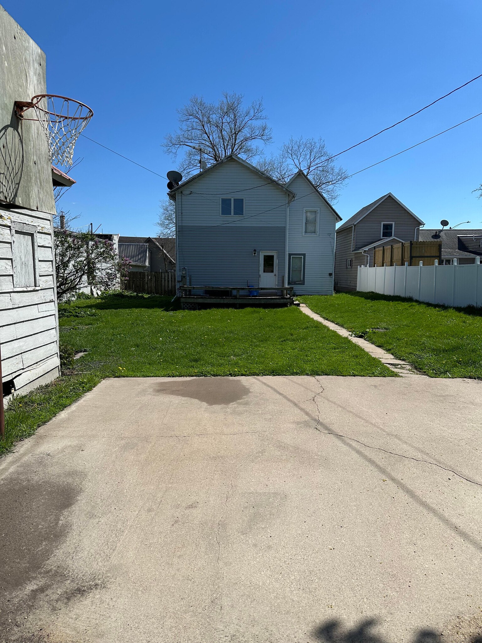 Building Photo - 109 W Benton Ave