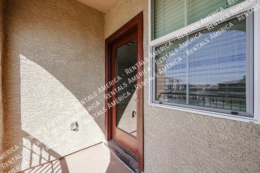 Building Photo - 1255 N Arizona Ave