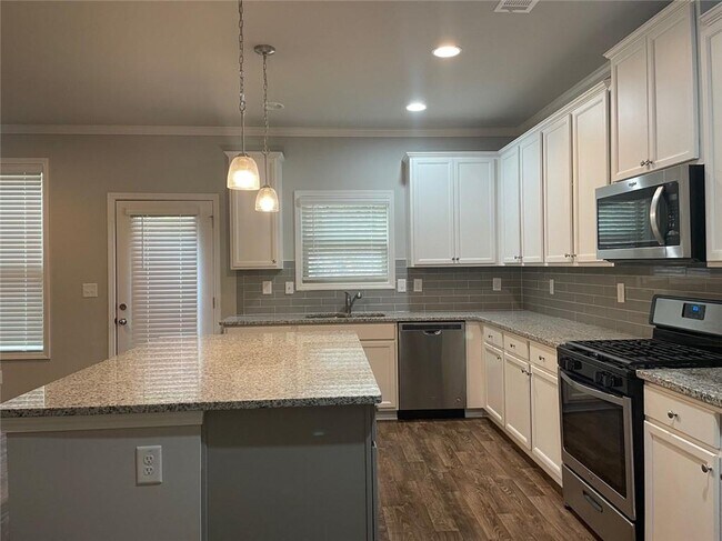 Building Photo - 2140 Adam Acres Dr