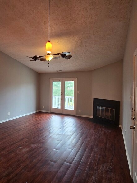 Living Room - 180 Kenwood Dr