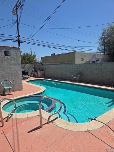 Building Photo - 238 S Detroit St