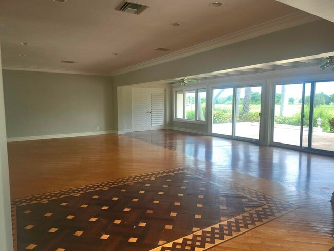 Building Photo - 814 N Golfview Rd