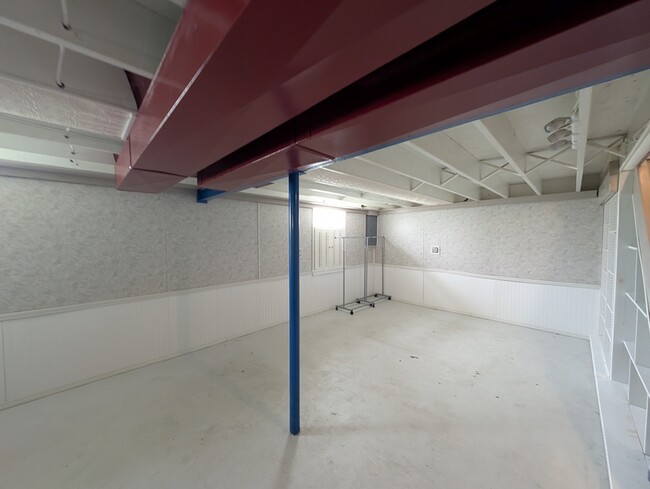 Building Photo - 43 Fairelm Ln