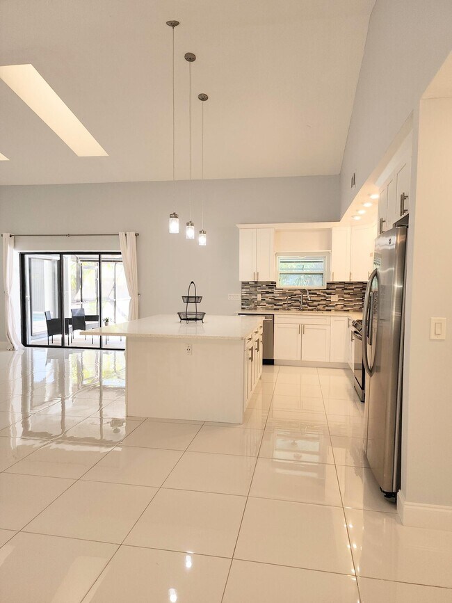 Building Photo - 14526 Paddock Dr