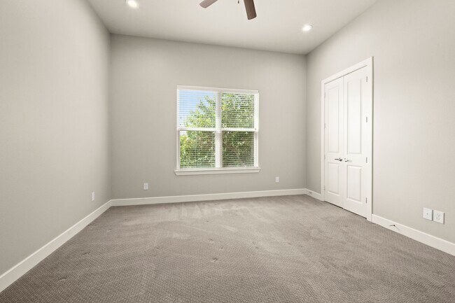 Building Photo - 138 Knightsbridge Park Ln