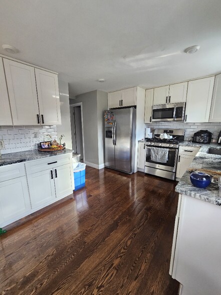 Building Photo - 8 Lee St