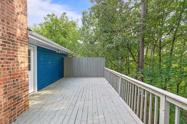 Building Photo - 555 Benson Dr