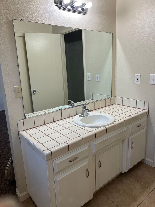 Building Photo - 2409 Riedel Way
