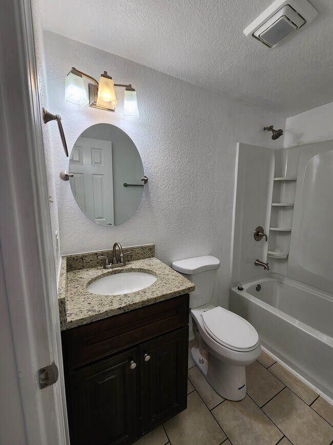 Building Photo - Frank Dr