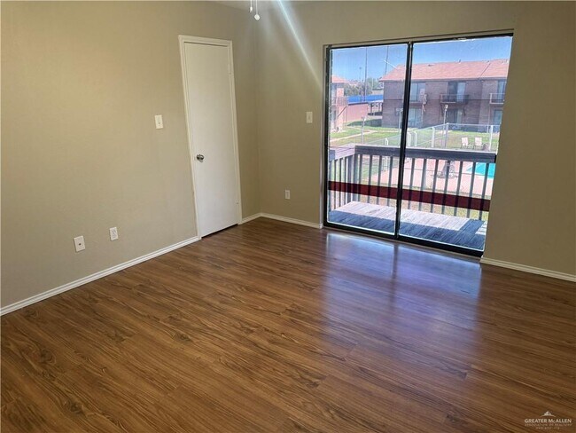 Building Photo - 11 South Dr