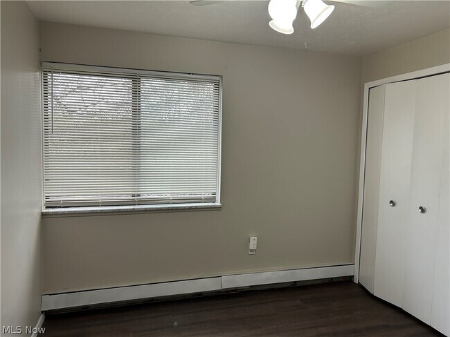 Building Photo - 23875 David Dr