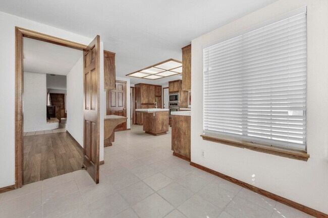 Building Photo - 2503 Brentwood Dr