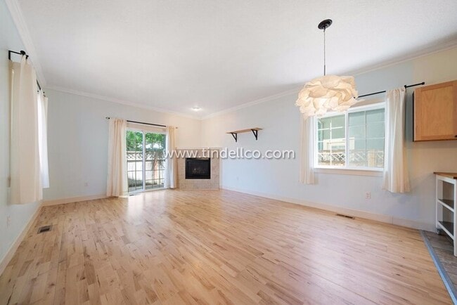 Building Photo - Amazing Eastmoreland Home Near Sellwood wi...