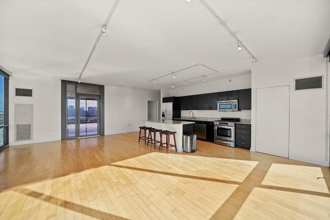 Building Photo - 860 W Blackhawk St