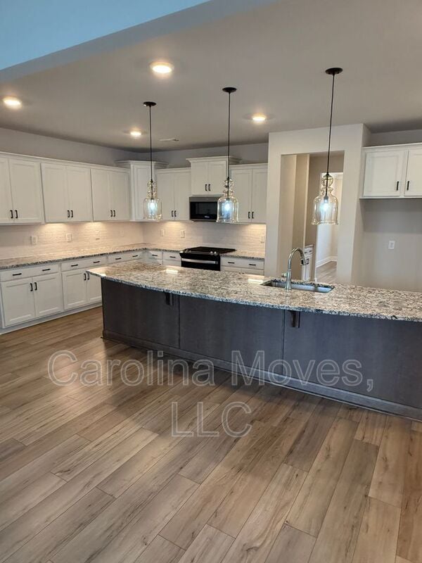 Building Photo - 521 Fenwick Dr