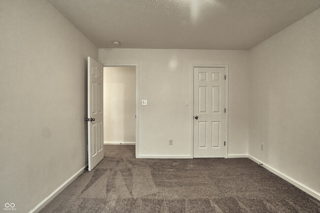 Building Photo - 681 N Crystal Dr
