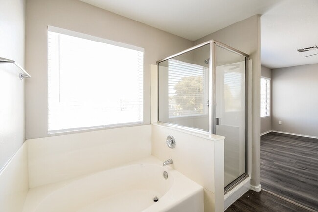 Building Photo - 790 E Saragosa St