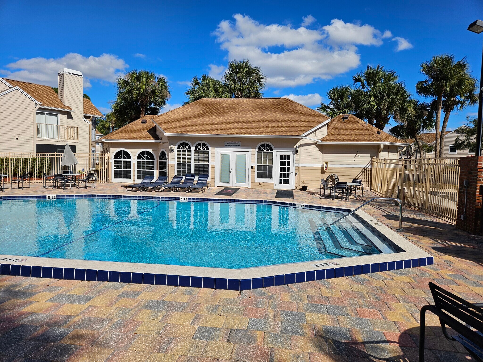 Building Photo - 682 Youngstown Pky