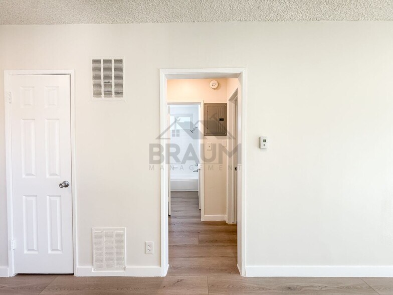 Building Photo - 5433 Sepulveda Blvd