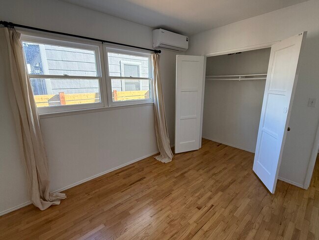 Building Photo - 924 Electric Ave