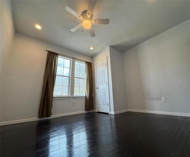 Building Photo - 1402 Mardell St