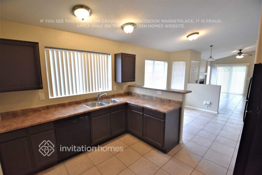 Building Photo - 11944 N 74th Ln