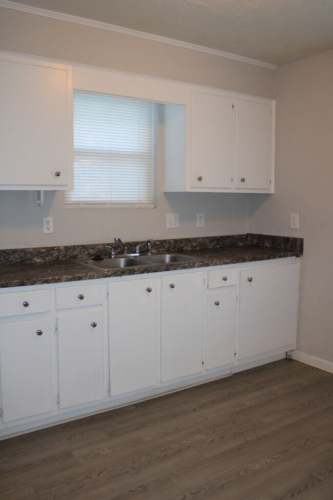 Building Photo - 3109 Jennifer Ct