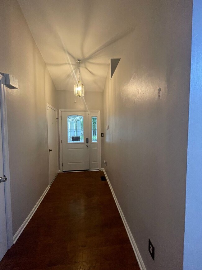 Building Photo - Beautiful home in Riverwalk