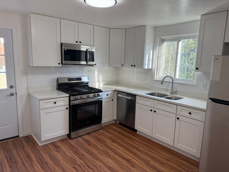 Kitchen - 114 Oliver Dr