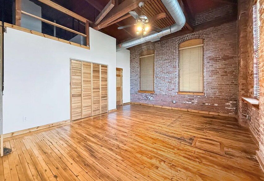 Building Photo - 325 Lafayette St