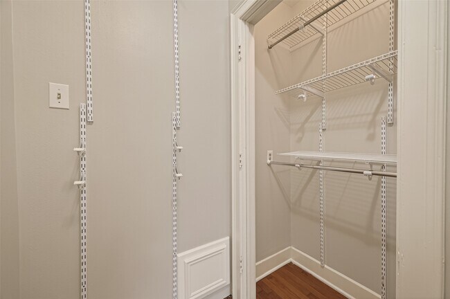 Building Photo - 7128 Staffordshire Blvd