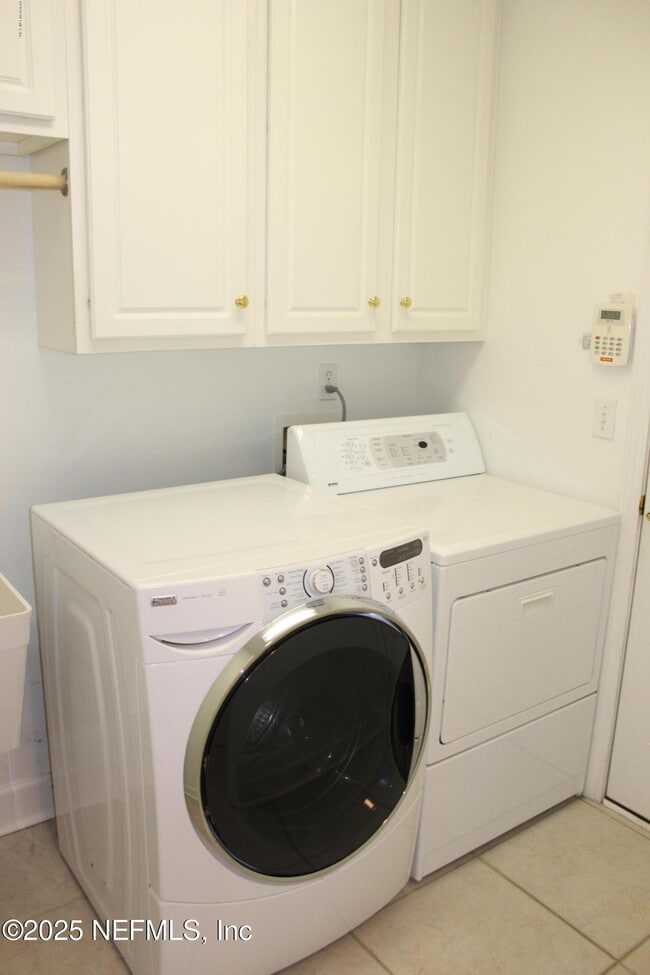 Building Photo - 3149 La Reserve Dr