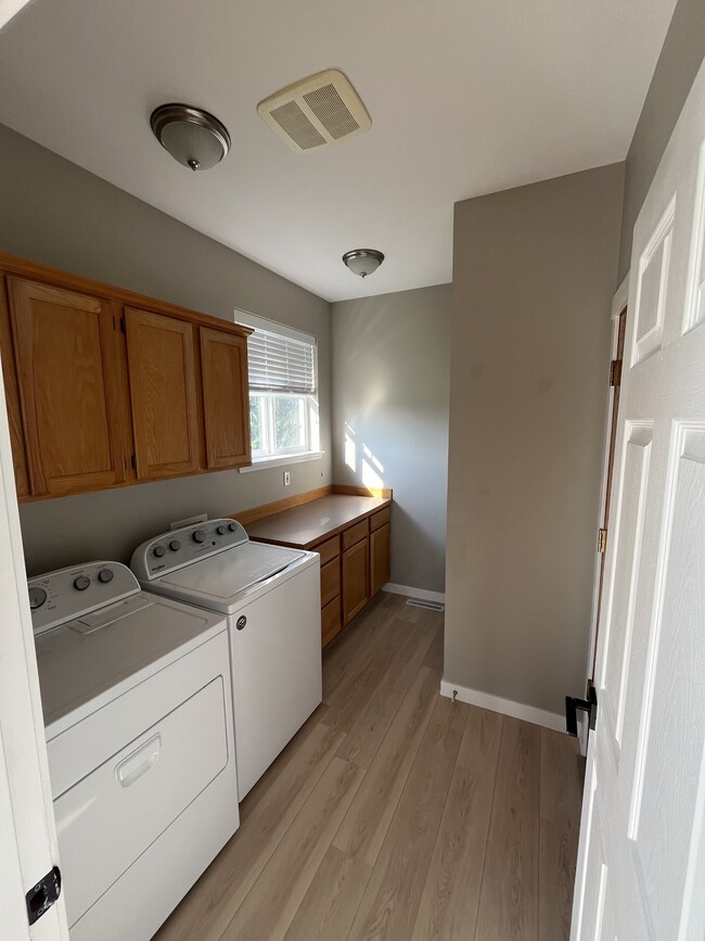 Building Photo - 1341 Colony Ct