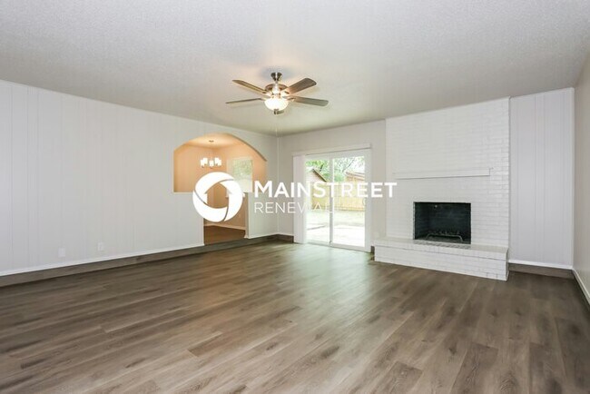 Building Photo - 3 Bedroom Pet-Friendly Home in Irving, TX with Main Street Renewal