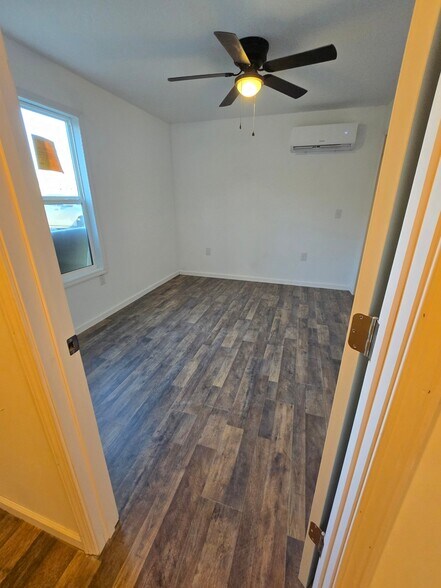 Building Photo - 113 Lashmet Dr
