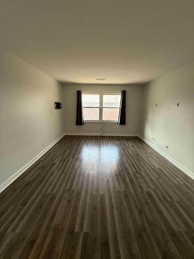 Building Photo - 625 N Elmwood Dr