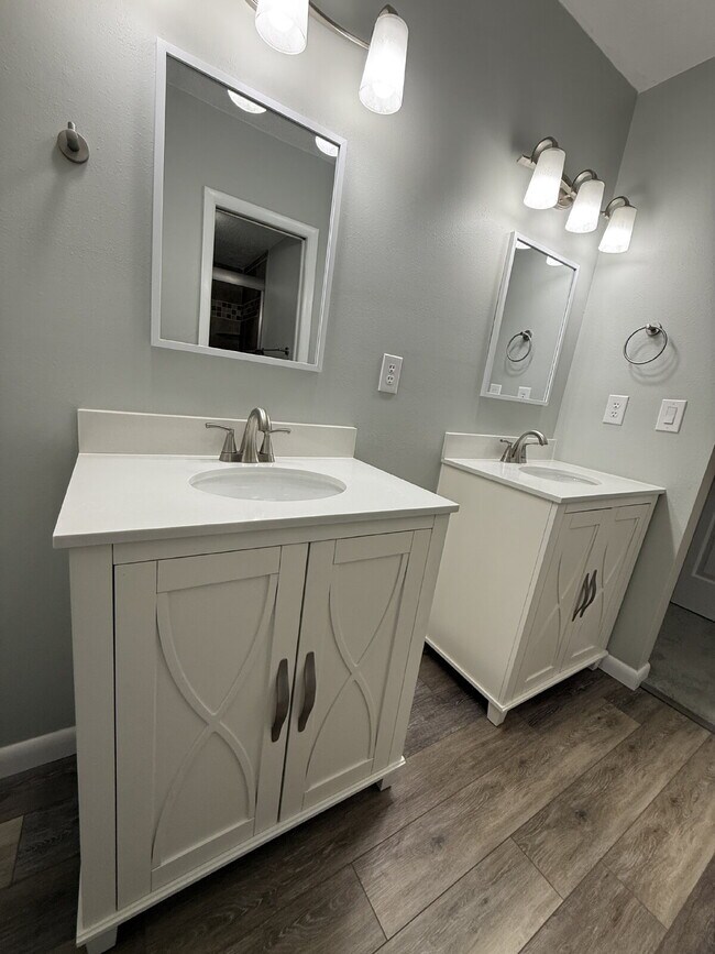 Building Photo - 2-Bed, 2-Bath Condo Golf course Views,  Modern Amenities in Waynesville, NC